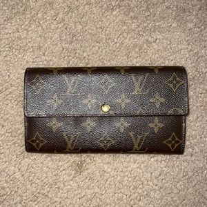 LOUIS VUITTON wallet!